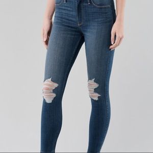Hollister Jeans W/ Knee Rips